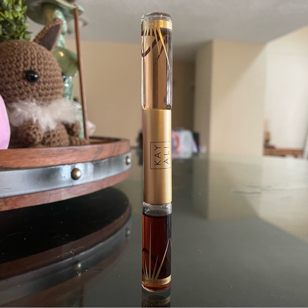 KAYALI INVITE ONLY AMBER | 23 & DÉJÀ VU WHITE FLOWER | 57 Double Rollerball